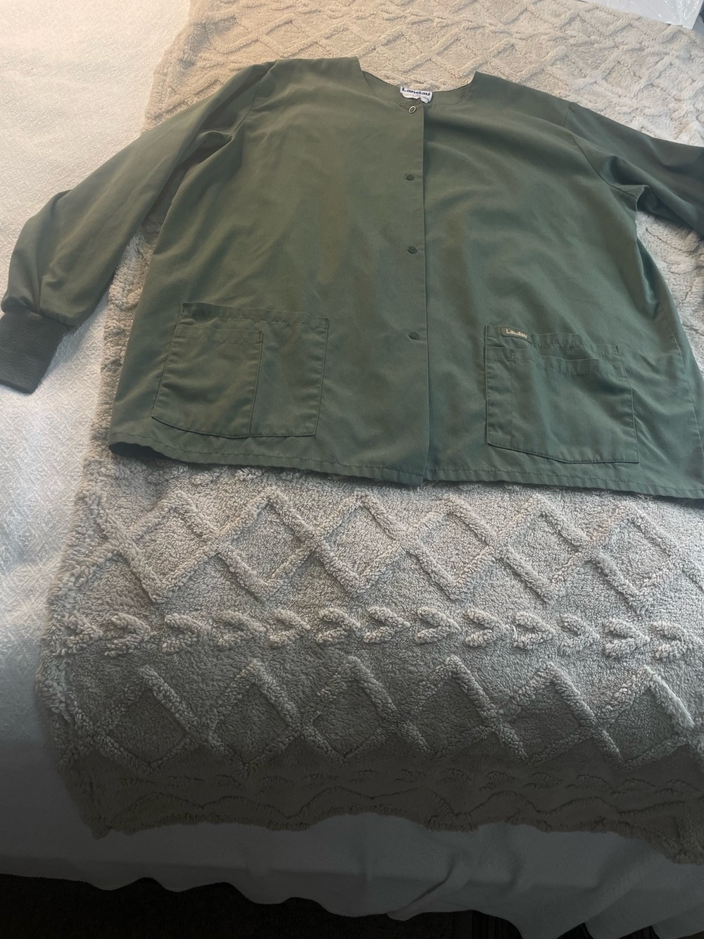 Landau Olive Green Scrub Jacket
Medical Staff. Snap Closure